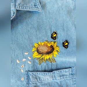 Honey Bees and Sunflowers Boyfriend style Chambray/Denim Shirt size Large 90s VT